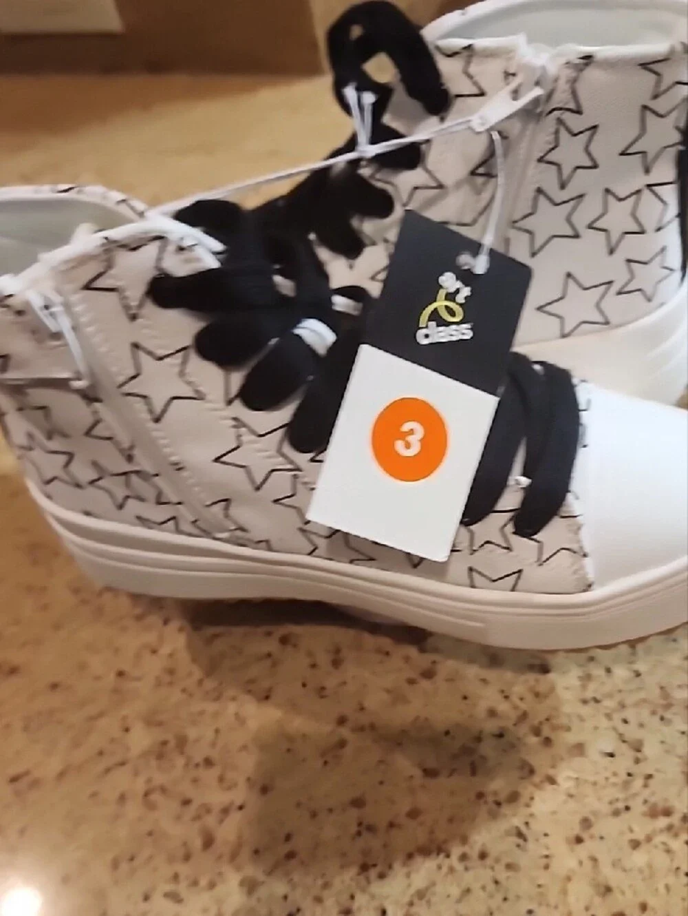 art class White High-Top Sneakers with Black Laces and Star Print NWT SIZE-3.